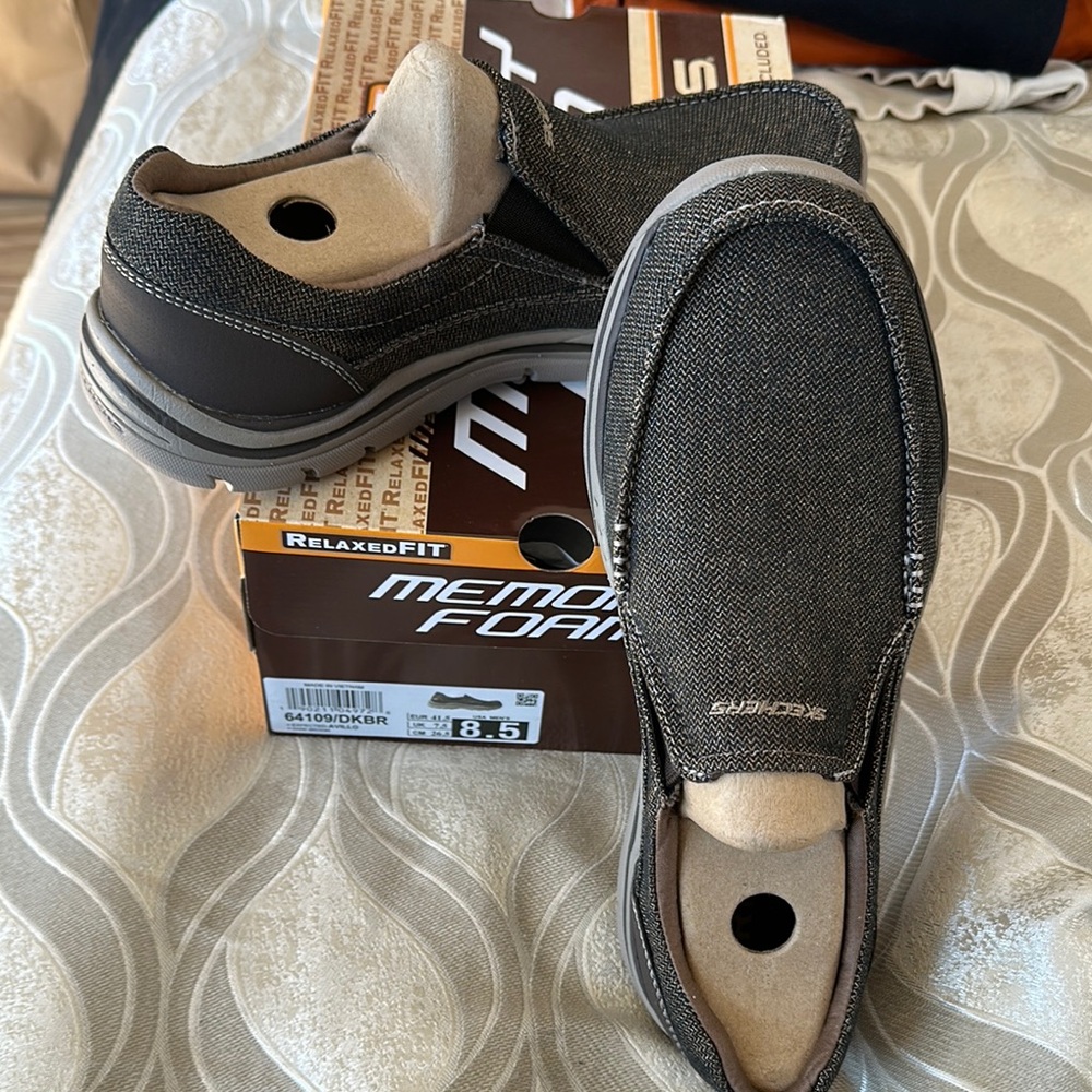 Skechers Men's Black Slip-On Shoes Size 8.5 👟 Dark Brown